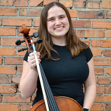 Hayley Bouchard, cello